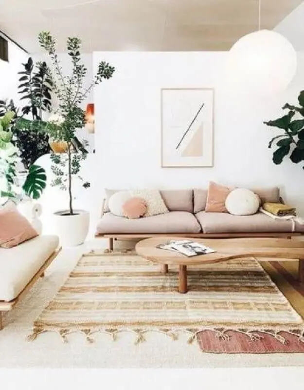 tapete para sala simples com sofá de madeira Foto Home Decor & Design