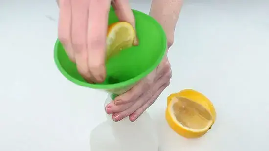 Como limpar azulejo de banheiro com vinagre e limão