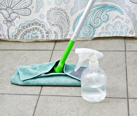 Como limpar azulejo de banheiro com vinagre