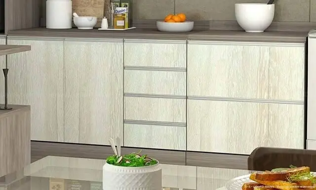 Cozinha com armário bege com marrom Projeto de Lojas KD