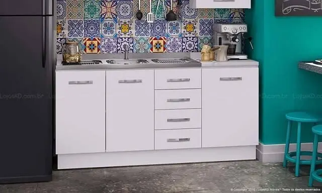 Cozinha modulada com armário branco Projeto de Lojas KD
