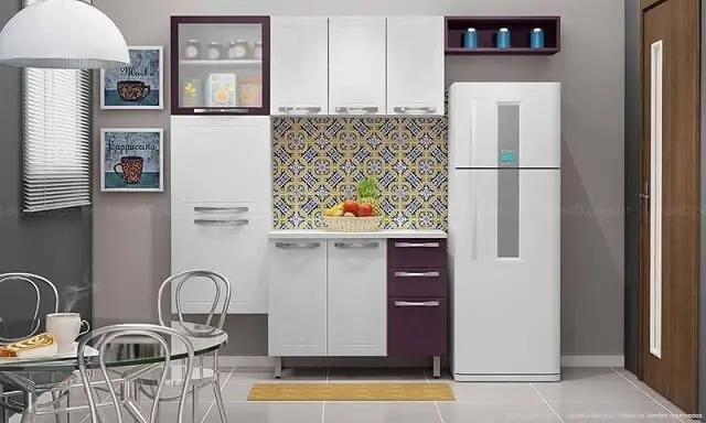 Cozinha modulada com armário de portas brancas e roxas Projeto de Lojas KD