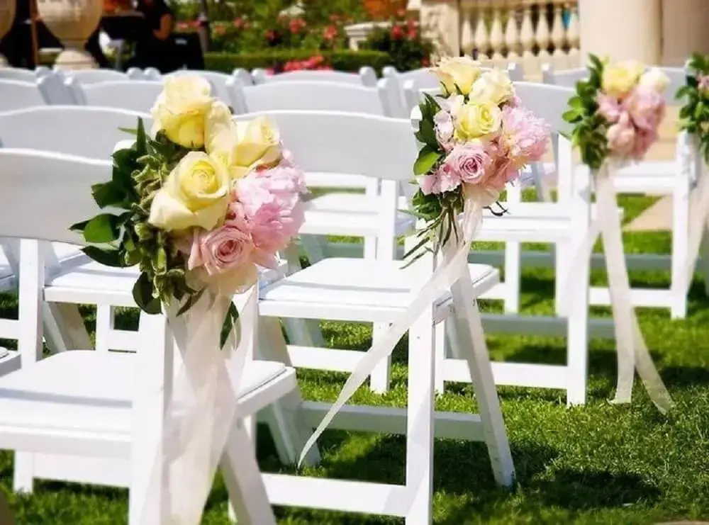 Decoração de casamento ao ar livre com flores