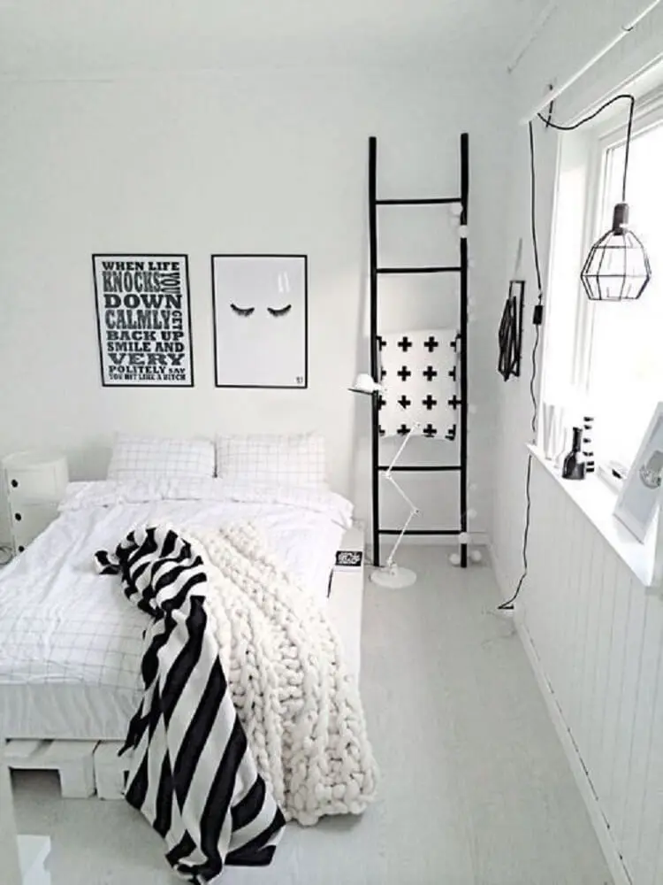 32. Decoração de quarto clean com objetos minimalistas