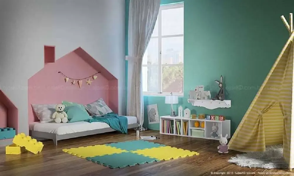 37. Linda decoração de quarto infantil com casinha e cabaninha