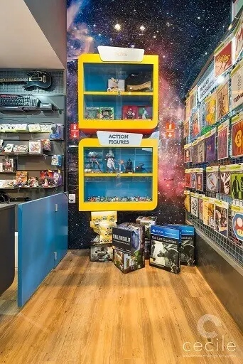 Quarto de gamer com espaço separado para toys e action figures Projeto de Cecile Arquitetura Design