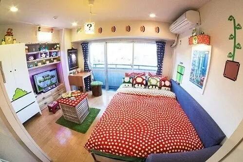 Quarto gamer com decoração inspirada no Super Mario World