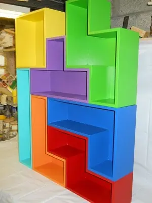 Quarto gamer com móvel inspirado em tetris