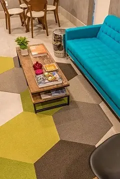 Sala-de-estar-com-sofá-azul-turquesa-Projeto-de-Viviane-de-Pinho1-1-1