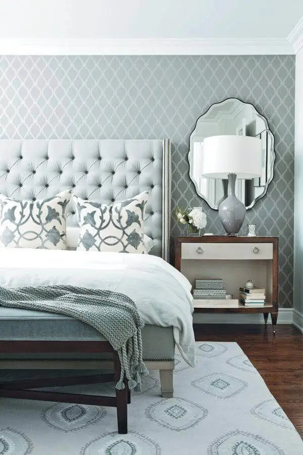 espelho para quarto de casal cinza com cabeceira capitonê Foto House Interior Designs
