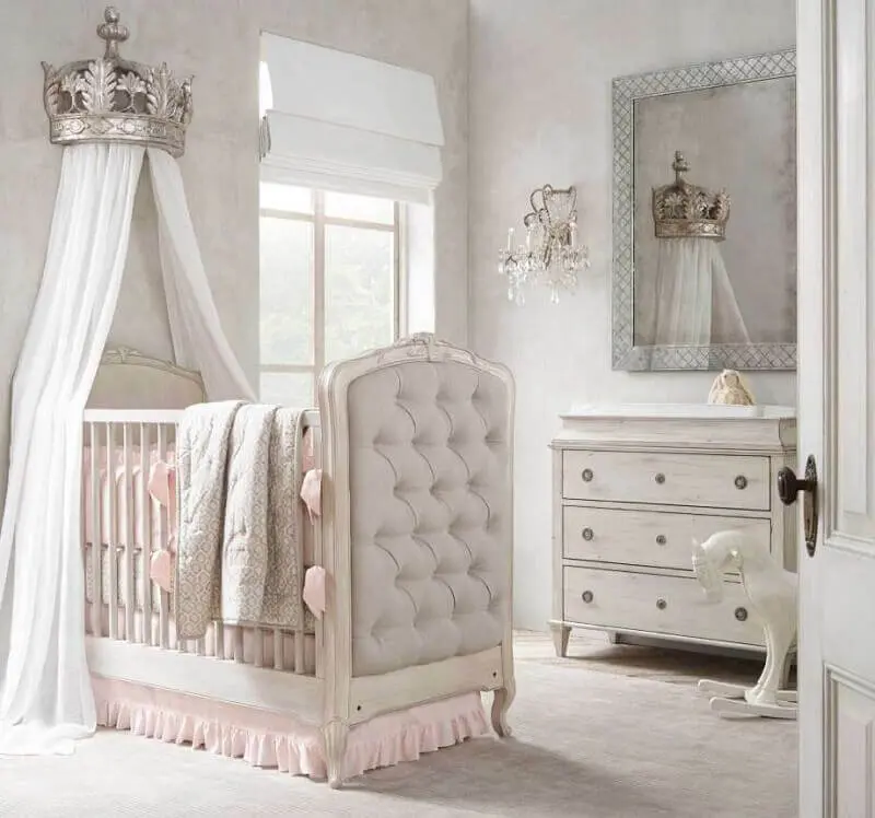 quarto de bebê de princesa lúdico