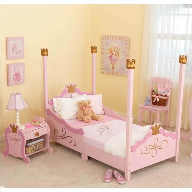 quarto de princesa com móveis cor de rosa