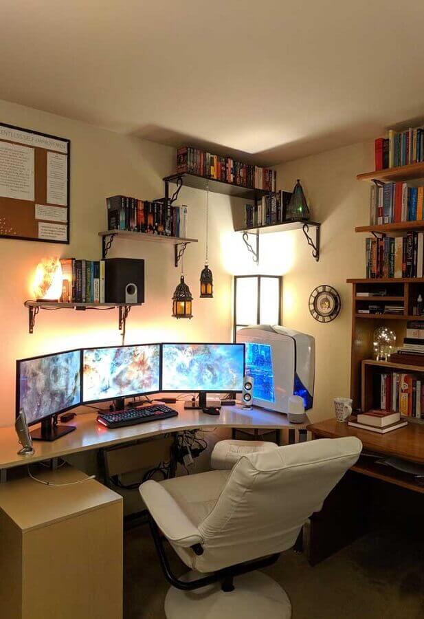 quarto gamer decorado com prateleira de livros Foto Pinterest