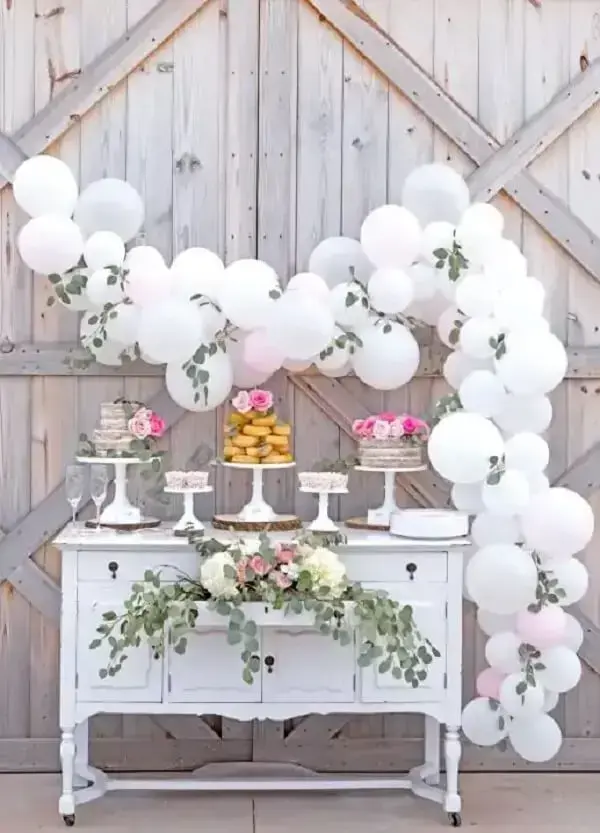 As bexigas podem fazer toda a diferença na decoração de casamento simples