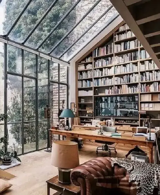 Biblioteca com telhado de vidro
