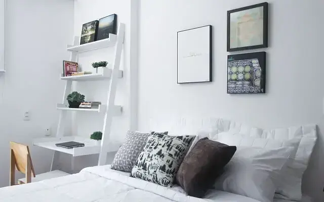 Casas modernas com quarto branco Projeto de SP Estúdio