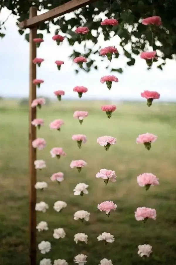 Cortina de flores para a decoração de casamento simples