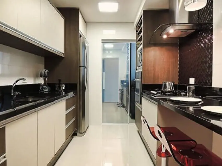Decoração de apartamento pequeno com cozinha planejada