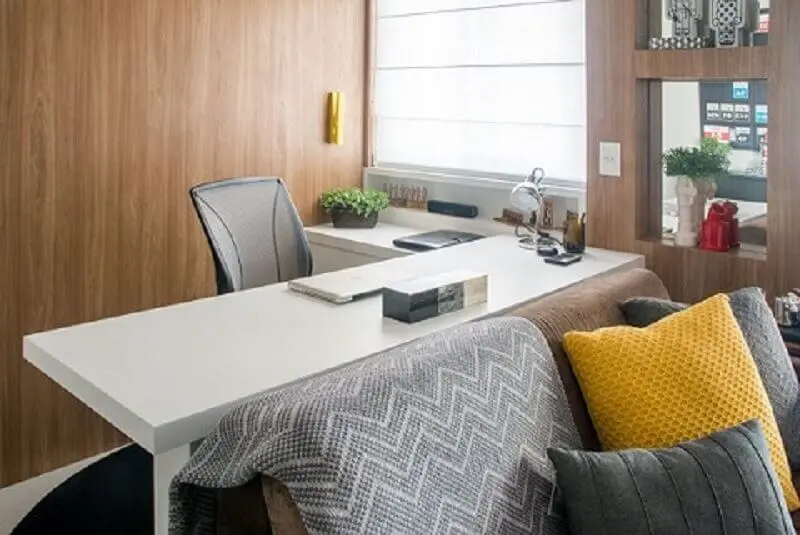 Decoração de apartamento pequeno com home office integrado