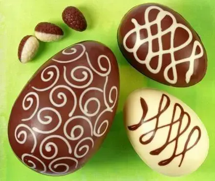 Decoração de páscoa com ovos de chocolate