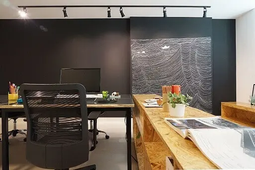 Escritório com parede de tinta lousa Projeto de Estúdio Gamboa de Arquitetura
