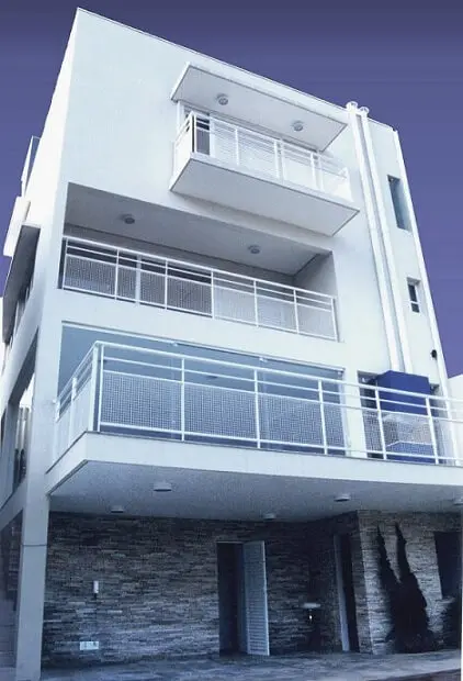 Fachadas de sobrados de três andares com sacada Projeto de Gilson de Carvalho