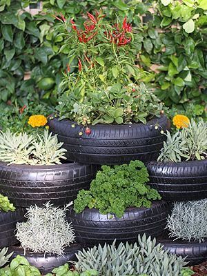 Jardim decorado com artesanato com pneus
