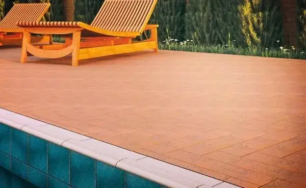 O piso para piscina de cerâmica é muito utilizado pelo público