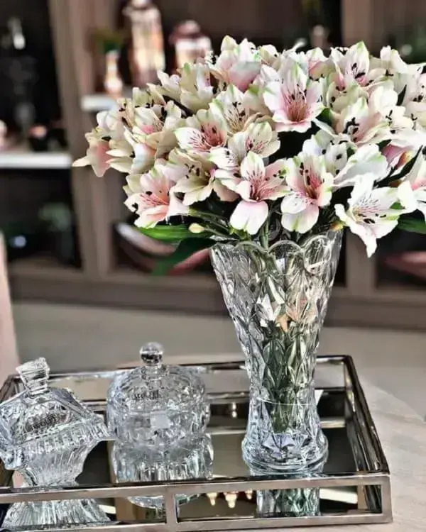 Os vasos transparentes são neutras e combinam com diferentes arranjos flores artificiais