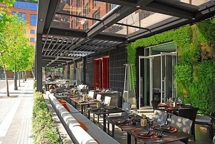 Restaurante com telhado de vidro Projeto de Anastassia Dis