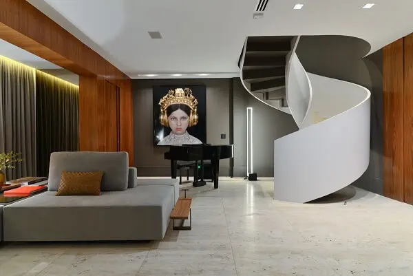 Sala de estar com piso de mármore travertino Projeto de Batistelli Arquitetura