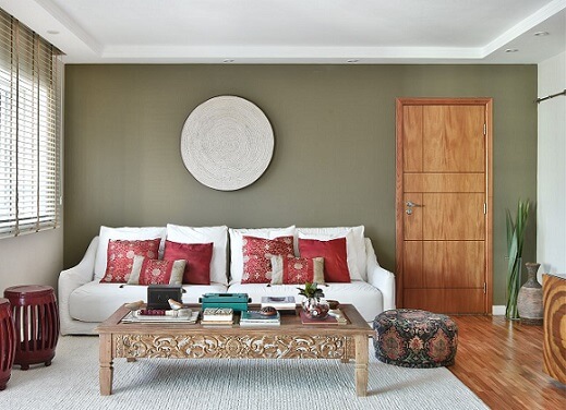 Sala zen com almofadas decorativas vermelhas Projeto de Tetriz Arquitetura