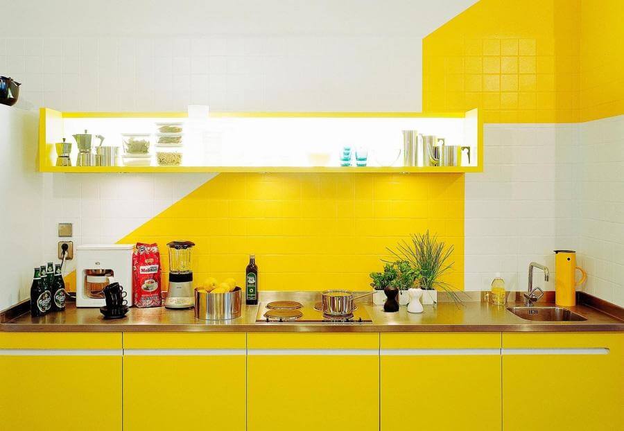 azulejos amarelo e branco na cozinha