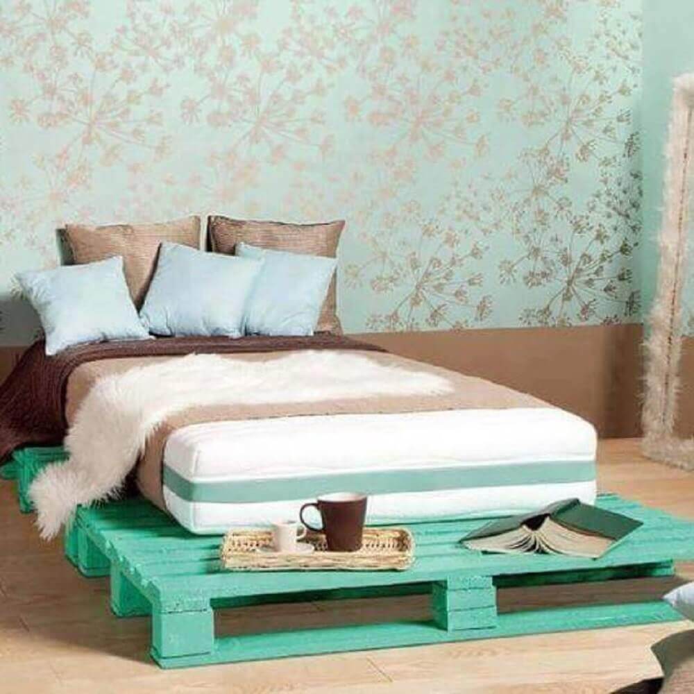 cama de palete pintada