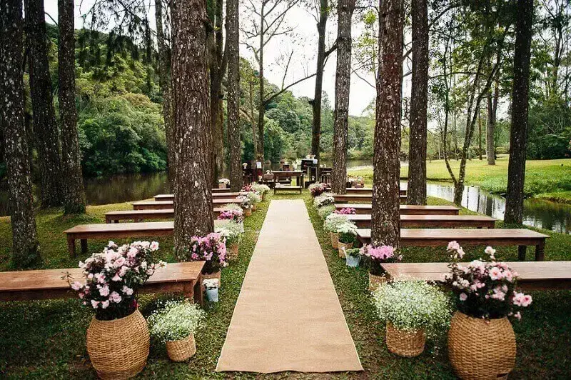 how to do outdoor wedding decoration
