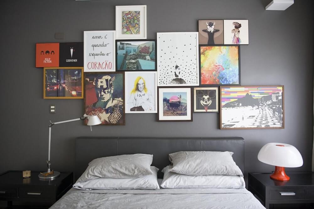 Decoração de quarto de casal com quadros na parede