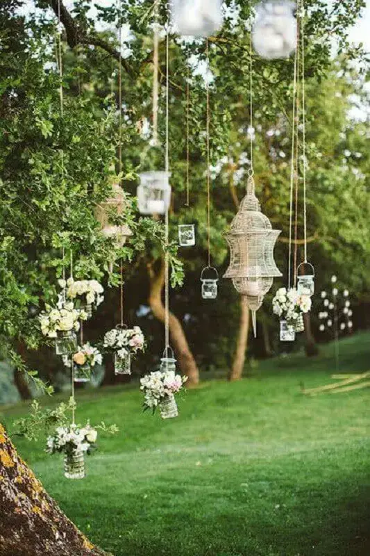Hanging decorations for simple and inexpensive wedding decoration