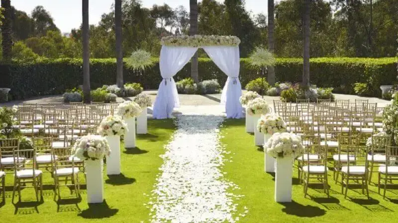 simple and inexpensive outdoor wedding decoration
