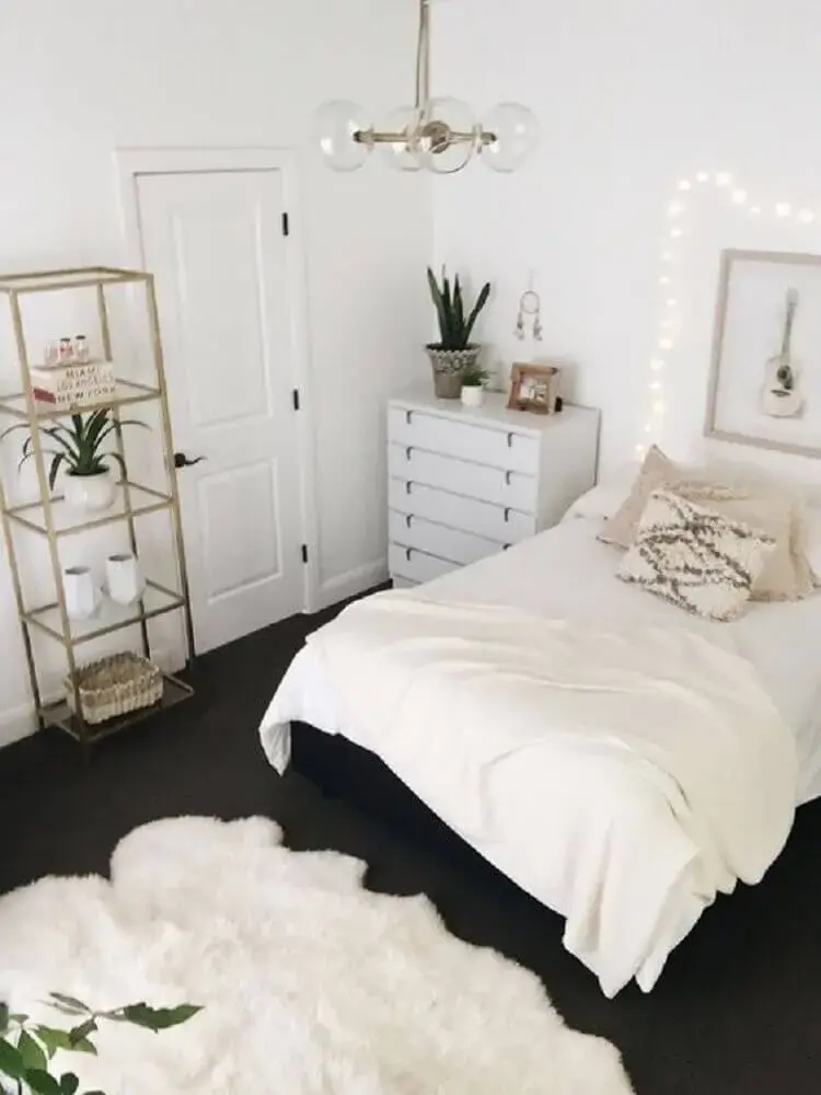 decoração de quarto simples e minimalista