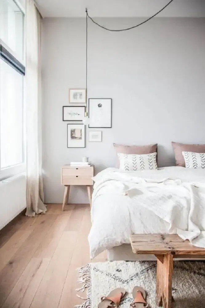 Decoração de quarto simples e minimalista com pendente
