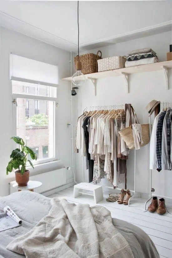 decoração minimalista no quarto com closet