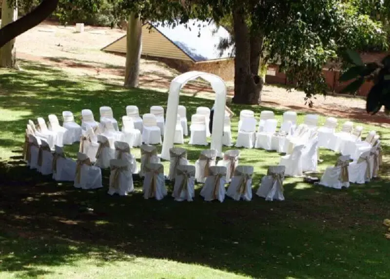 simple outdoor wedding decoration