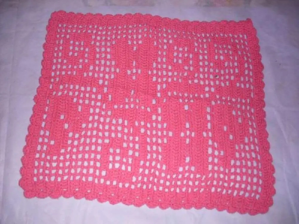 tapete quadrado de crochê cor de rosa