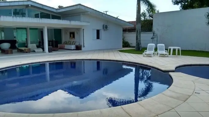 Área de lazer com piscina Projeto de Gisele Calejon Savoy