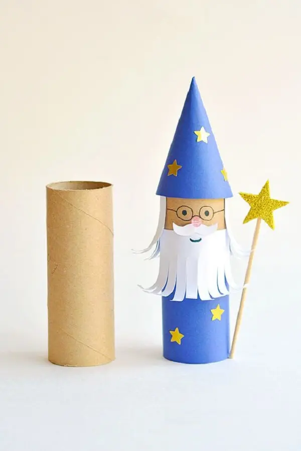 A magia está no ar com esse lindo enfeite de artesanato com rolo de papel higiênico. Fonte: Pinterest