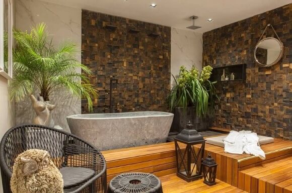Banheiro de luxo com banheira de pedra Projeto de Casa Cor Franca 17