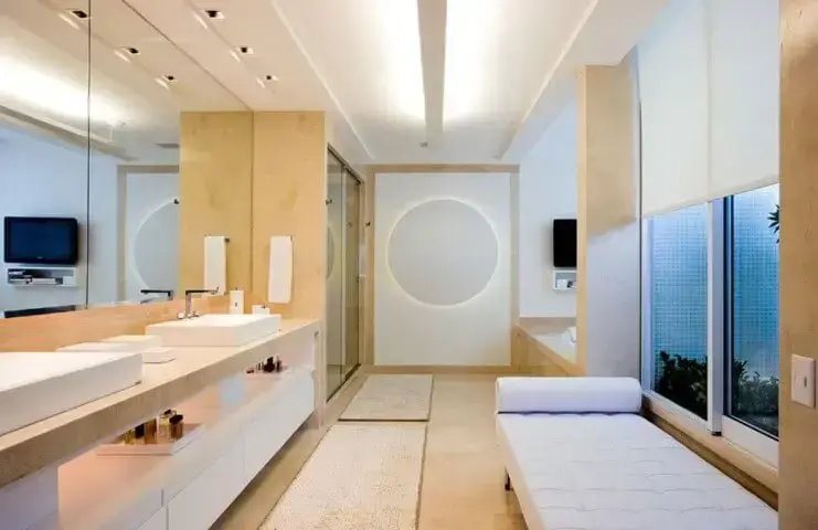 Banheiro de luxo com divã Projeto de AMFB Arquitetura