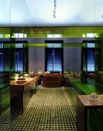 Banheiro de luxo com ofurô Projeto de Brunete Fraccaroli