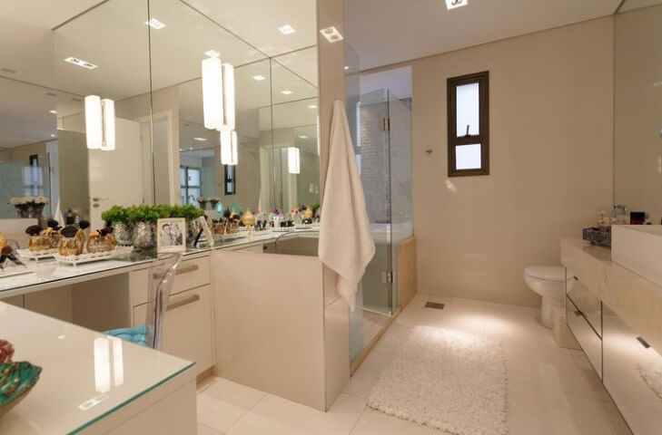 Banheiro de luxo espelhado Projeto de Meire Santos