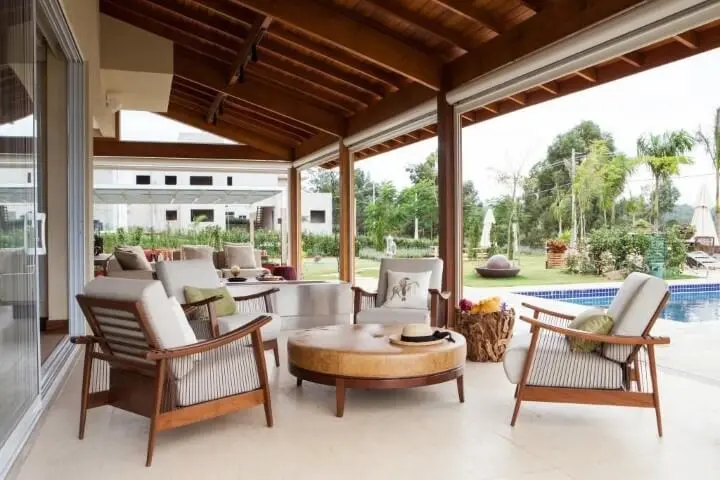 Casa com varanda à beira da piscina Projeto de Diptico